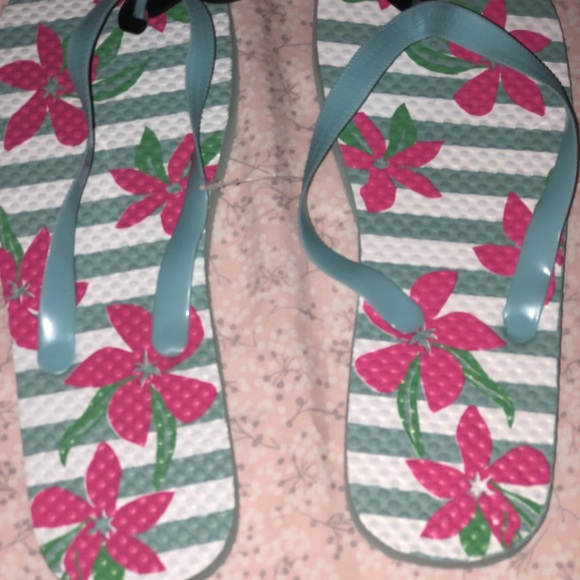 Sandal/Slippers - Picture 2 of 3